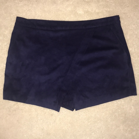 Faux suede skort - Picture 1 of 3